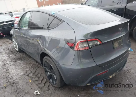 2023 Tesla Model Y Awd/Long Range Dual Motor All-Wheel Drive z USA, uszkodzony, nr VIN 7SAYGDEE7PA042087